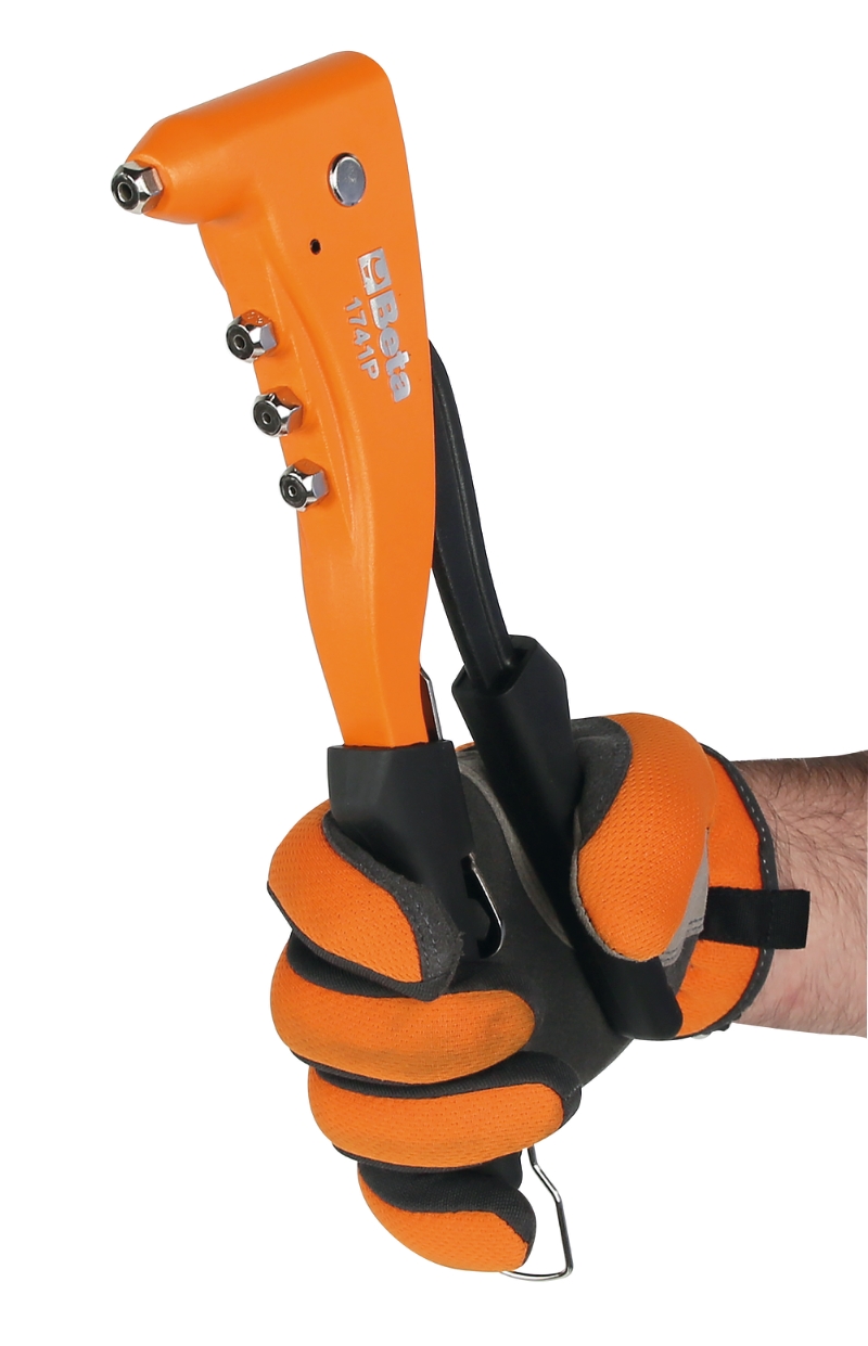 Rivettatrice ad alte prestazioni fornita con 4 testine intercambiabili