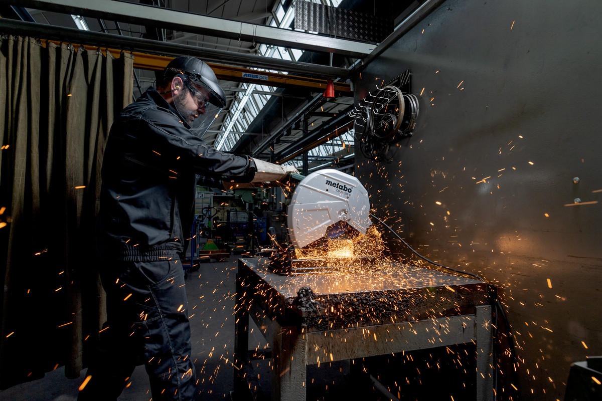 CS 22-355   Troncatrice a mola per metallo